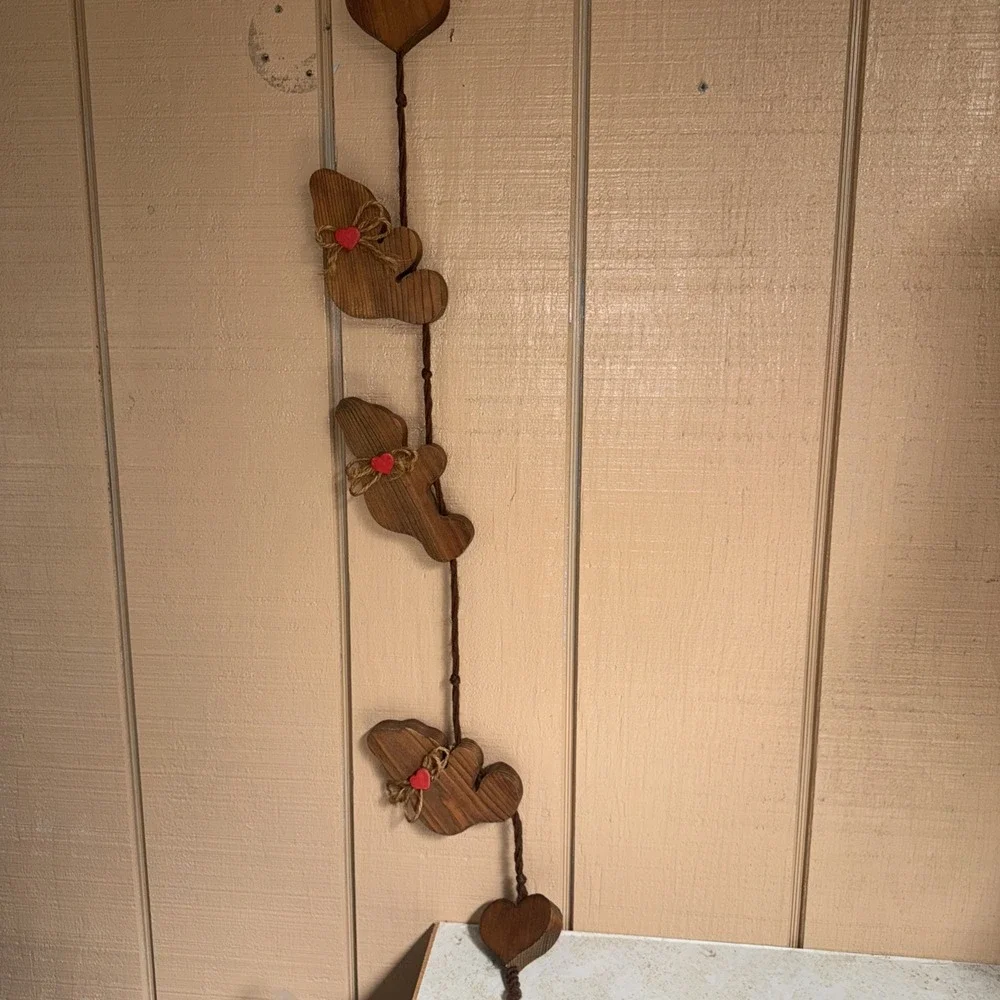 Vintage Wooden Heart And Bear Garland with Twine &‎ Red Accents